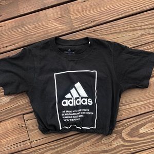 Cropped Adidas T-shirt